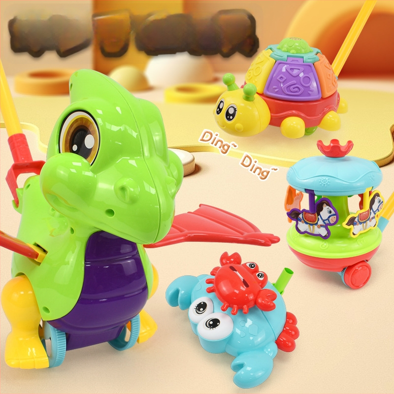 Detská ťahacia hračka s figúrkami zvierat (pterozaur, krab, chrobák, zajačik) — z plastu, s jednou tyčou, hudobný zvonček, hojdať sa a otáčať sa