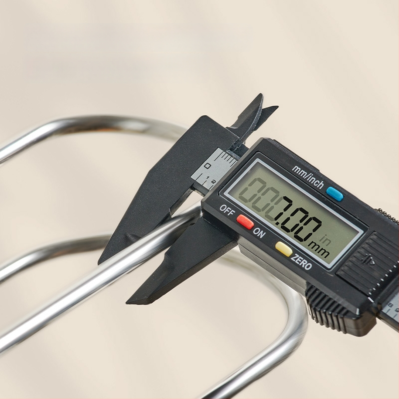 Nerezový držiak na uteráky so sacou a dvojitou tyčou do kúpeľne – bez vrtania