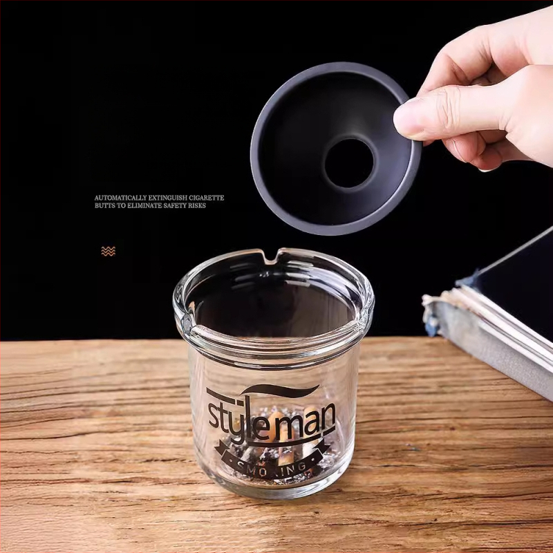 Sklenený popolník s viečkom, proti rozptylu popolov, viacúčelový (do auta, domova, kancelárie)