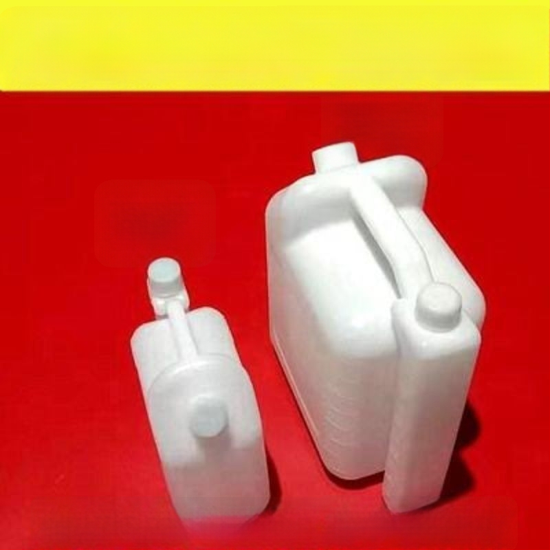 Dvaktinio variklio alyvos maišymo indas — didelė talpa, tinkamas pjūklams, vejapjovėms ir gyvatvės genėjimo įrankiams