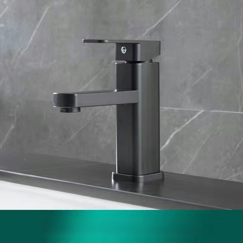 Umývadlový batéri do kúpeľne – meďné telo, keramický disk ventilu, povrch pečený náterom, špirálové otvorenie, jednospojový systém