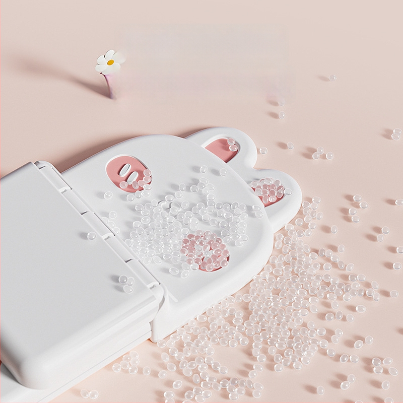 Sklopná plastová stolička s operadlom – PP materiál, sedadlo s polygonálnym tvarom, nosnosť 120 kg, prenosná pre domácnosť