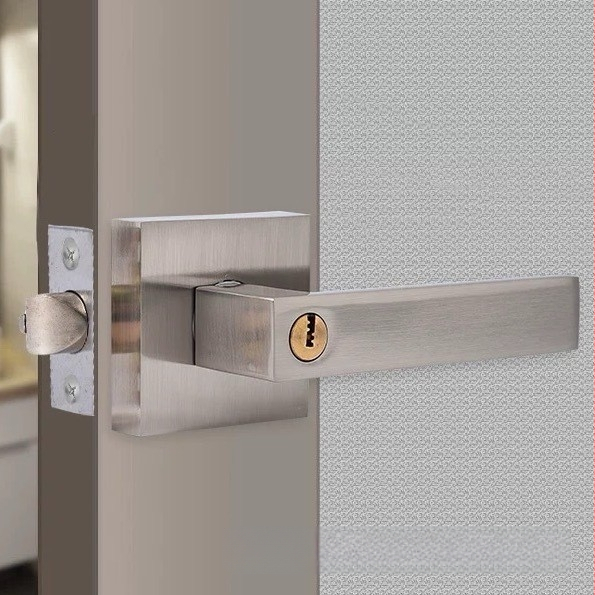 Zinková zliatina dverová zámka, typ guličkový zámok, model Ball lock tongue, vhodný pre drevené dvere, jednoduchý a odolný dizajn