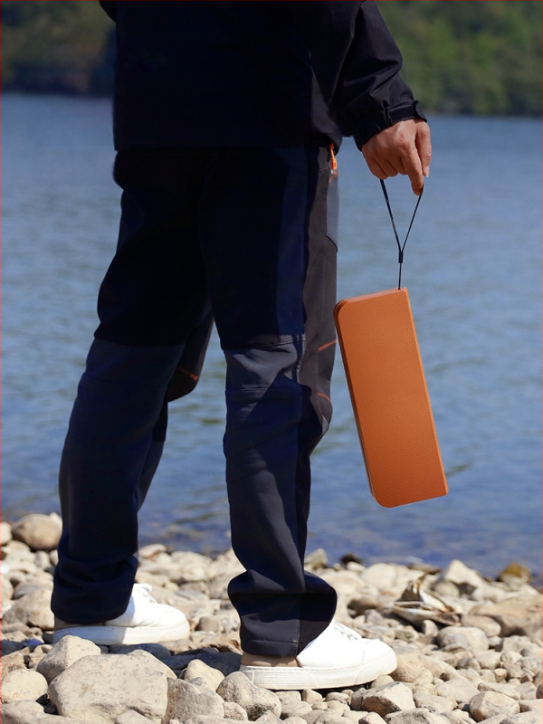 Sklopná plastová stolička — značka Embarrassing donkey; kategória: Sklopné stoly a stoličky