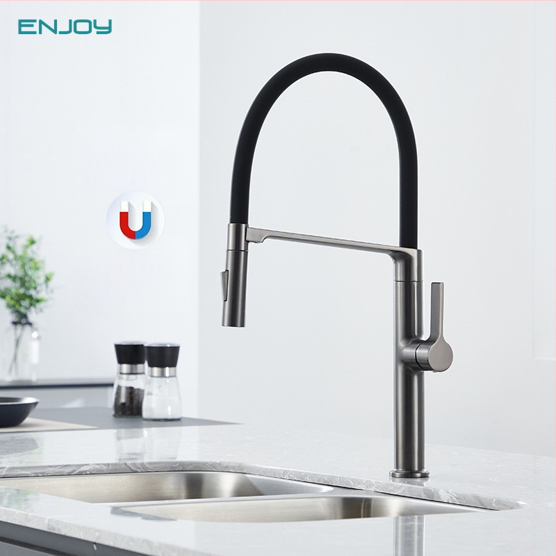 Meďový kuchynský drezový faucet s ťahacím magnetickým výtokom, mixér, keramický ventil, tlak 0.2–0.5 MPa, teplota do 75°C