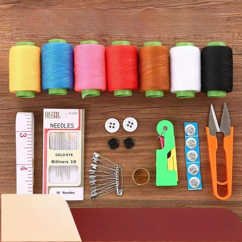 Prenosný vreckový set ihiel a niť v plastovej krabičke — séria Needle and Thread Kit, hmotnosť približne 150 g