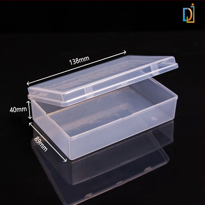 Priehľadná PP plastová krabička s uzáverom na spinky a šijaciu súpravu
