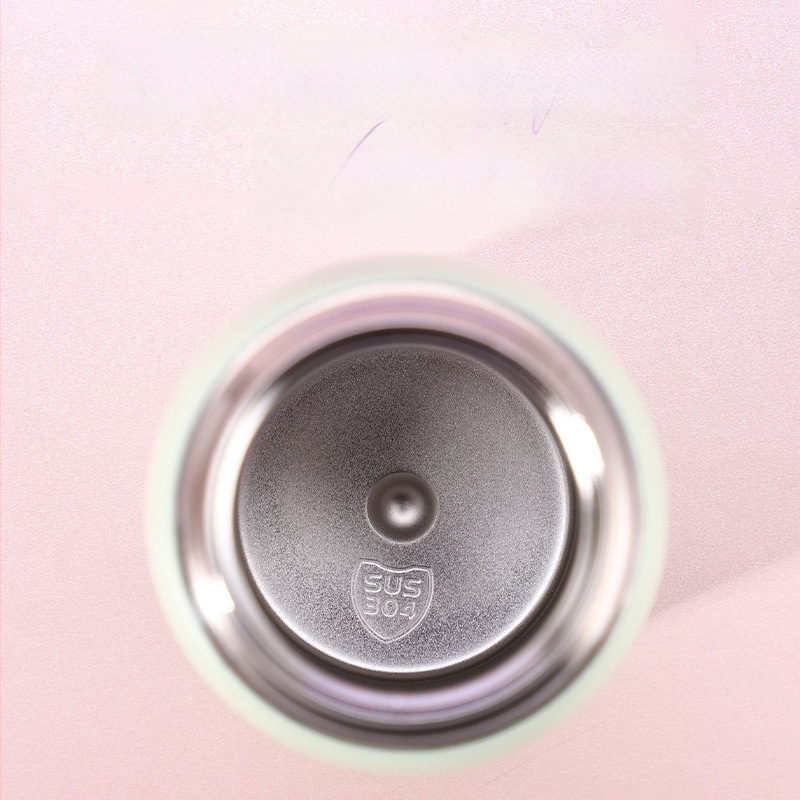 Izolovaný pohár zo 316 nerezovej ocele s uzamknutím teploty, popruh na nosenie, vákuová izolácia, uzáver s tlačidlom