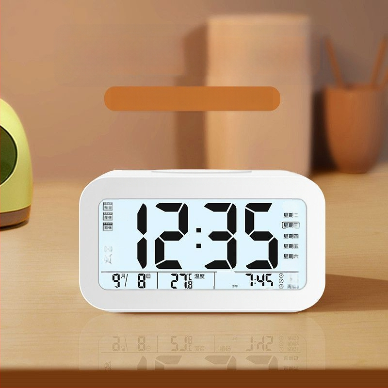 Budík pre študentov s nočným svetlom, minimalistický moderný dizajn, jednostranný displej, batériové napájanie, plastové puzdro