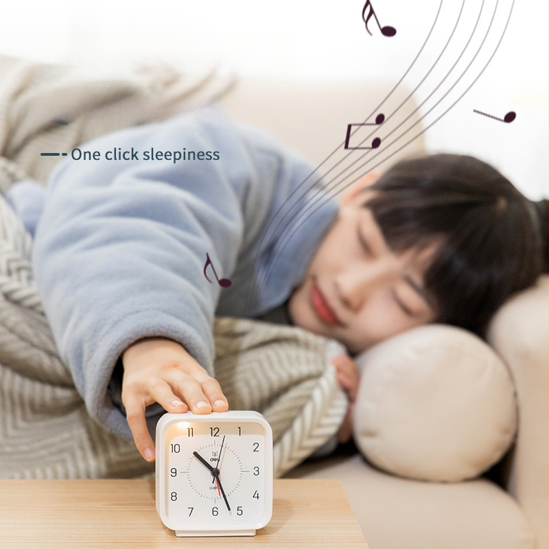 Deli 8851 budík s LCD displejom a analógovým ukazovateľom — 24-hodinový čas, napájaný batériou, Seagull pohon, 10 mm hrúbka