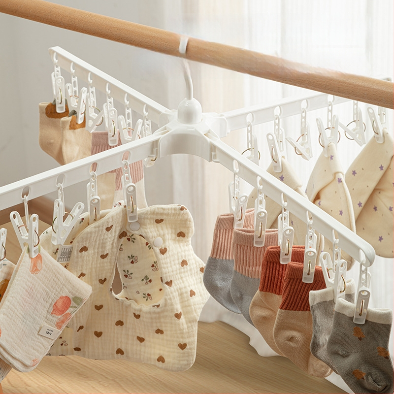 Stojan na sušenie detského oblečenia, mobilný, podlahový, kruhový s klip dizajnom, z plastu