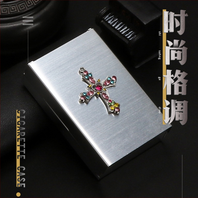 Kovový obal na cigarety s posuvným krytom, kapacita 20 cigariet, lesklý povrch, moderný minimalistický štýl, Futeng značka