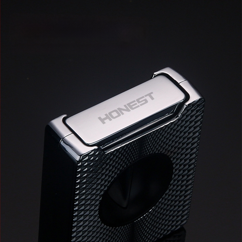Zastrihávač cigár, kovové V‑tvarné pružinové čepele, prenosný, ručne vyrobený, značka HONEST