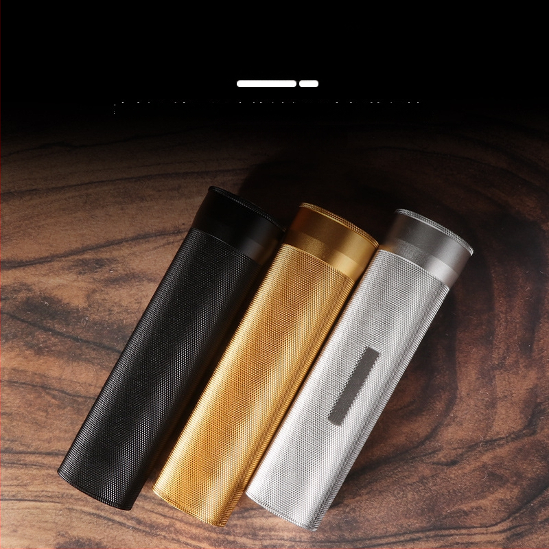 Zvlhčovač cigár s vlhkomerom, balenie 3-4 kusov, uzavreté a udržiava vlhkosť, prenosná kovová trubka