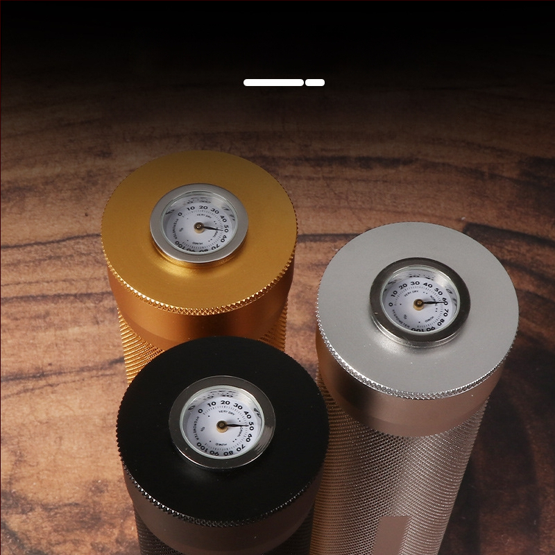 Zvlhčovač cigár s vlhkomerom, balenie 3-4 kusov, uzavreté a udržiava vlhkosť, prenosná kovová trubka