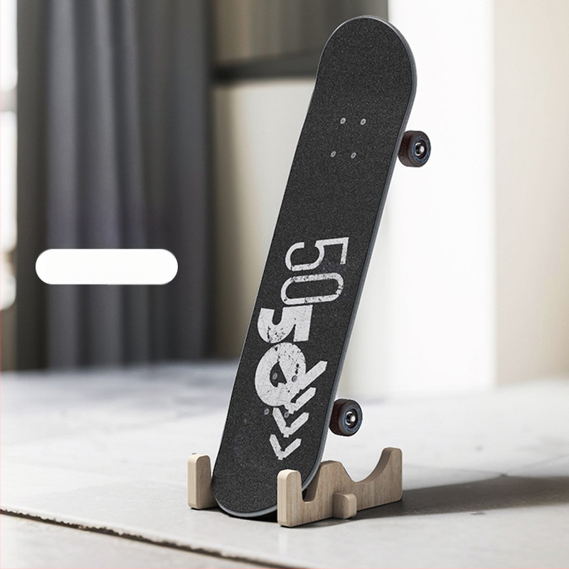 Drevený stojan na balansnú dosku a vystavovací stojan na skateboard – Materiál: drevo; Kód produktu XY-110; Plocha dosky: plochá; Cieľová skupina: univerzálna
