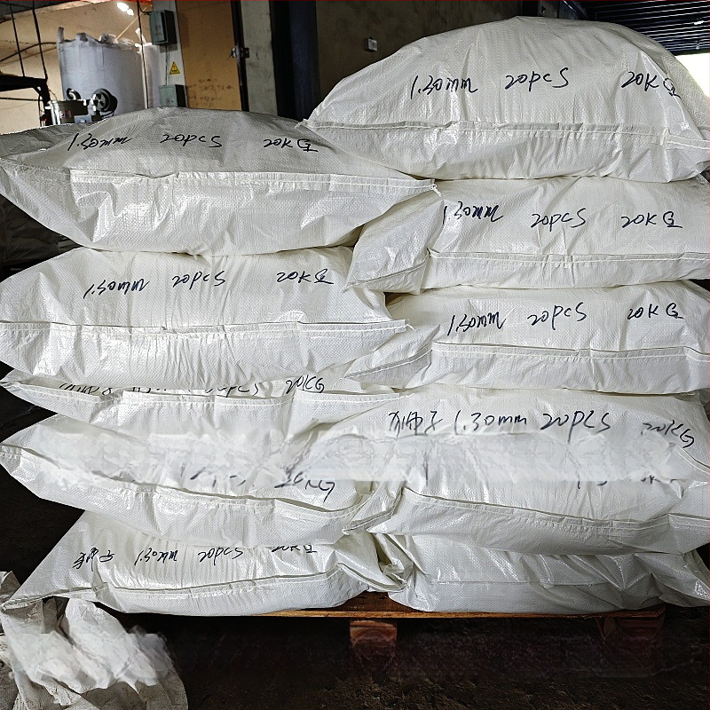 Ander nailonist põhiliin – kõrge vastupidavus, diameeter 0.1–4.5 mm, tõmbejõud 3–300 kg, 0.9–1.1 kg ühe kohta, meres ja paadisõidul kalastamiseks, kudumine