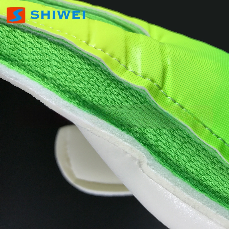 Futbola vārtsarga cimdi – PU mugura, lateksa delnas; Shiwei; pielāgošana pieejama; universāli piemēroti; 100 pāri