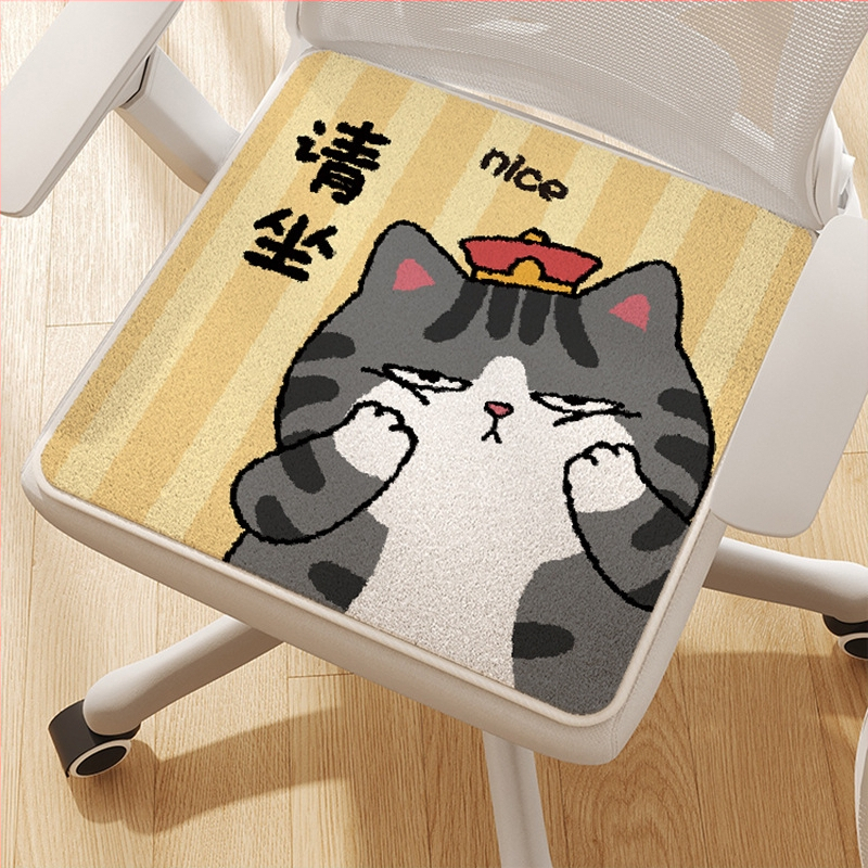 Plišinė biuro kėdės pagalvėlė su animaciniu motyvu iš plono kašmyro; speciali sėdėjimo pagalvėlė ilgiems sėdimams.