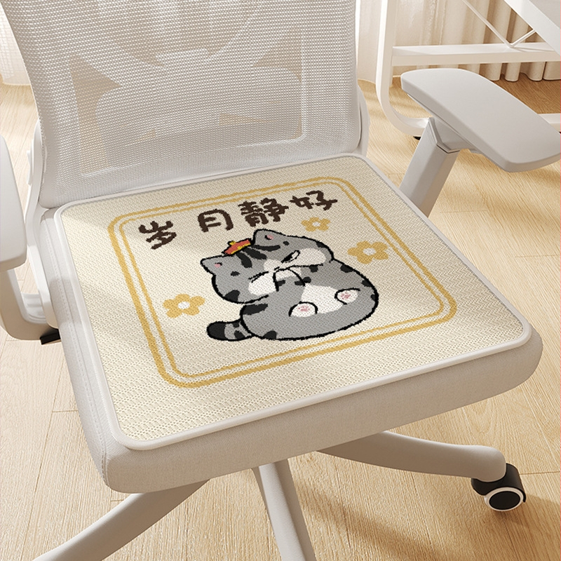 Plišinė biuro kėdės pagalvėlė su animaciniu motyvu iš plono kašmyro; speciali sėdėjimo pagalvėlė ilgiems sėdimams.