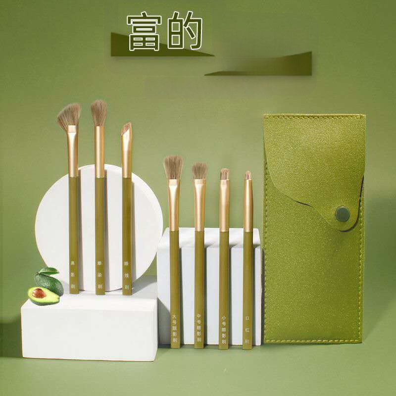 7-osaline meigiharja komplekt silmadele, sünteetiliste karvadega, kaasaskantav ja algajale sobiv; sisaldab eyeliner-harja, silma varju harja, nina kontūri harja ja heledust harja.