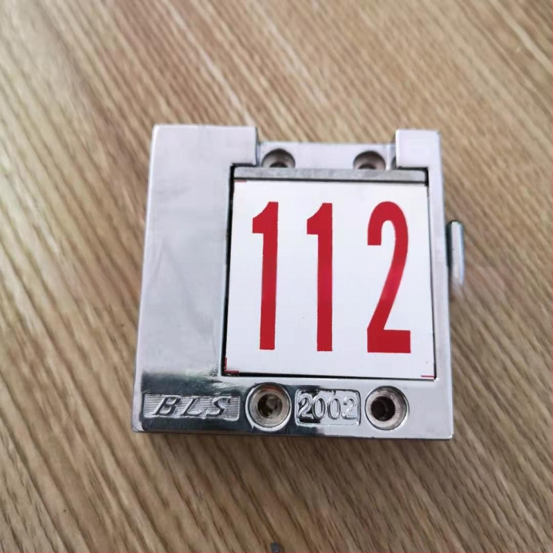 Numbrilukk kappide ja riidekappide jaoks — tsingisulam, kaasaegne minimalistlik disain