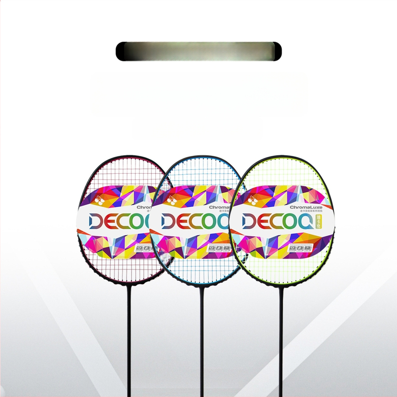 Badmintonireket süsinikfiiberraamiga, kaal 80–84 g, käepideme paksus G5, sirge peaga, kiudse siidiga stringid