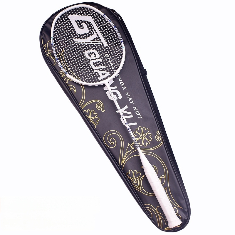 Badmintono raketė - anglies pluošto rėmas, svoris 80–84 g, rankenos storis G5, tiesus smūgis, vijų medžiaga Fiber Silk