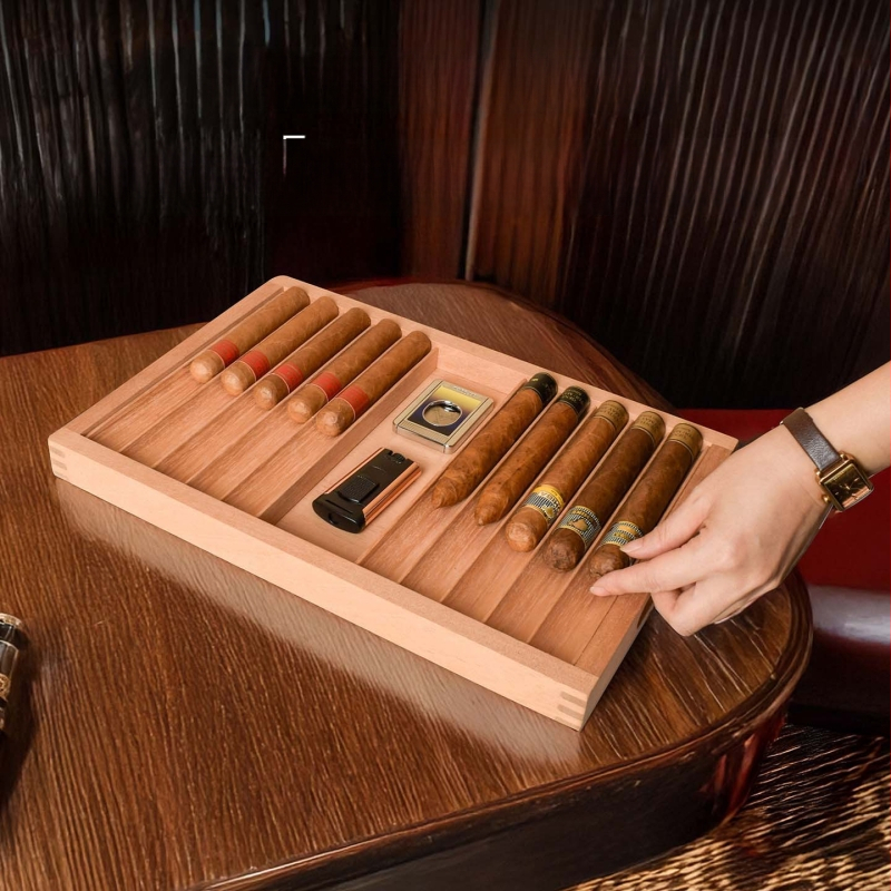 Gray Bar divslāņains cigāru paliktnis no cedru koka ar uzglabāšanas nodalījumu un pārnēsājamu izstādes kastīti