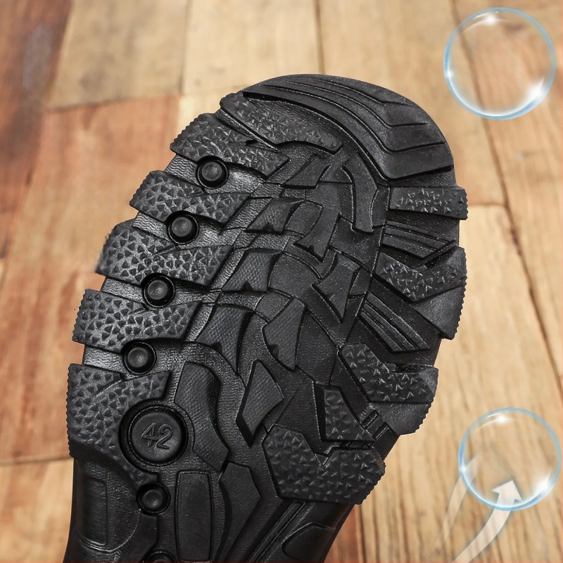 Vyriniai žieminiai sniegobatai – vidutinio aukščio, šilta įdaila, drobės viršus, gumos padas, šoninis užtrauktukas