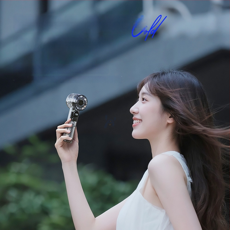 Rankinis mini ventiliatorius, 6 greičiai oro srautų, įdiegta 1200–2000 mAh baterija, įkraunamas, 3 mentelės, tylus veikimas (<36 dB), 5V maitinimas