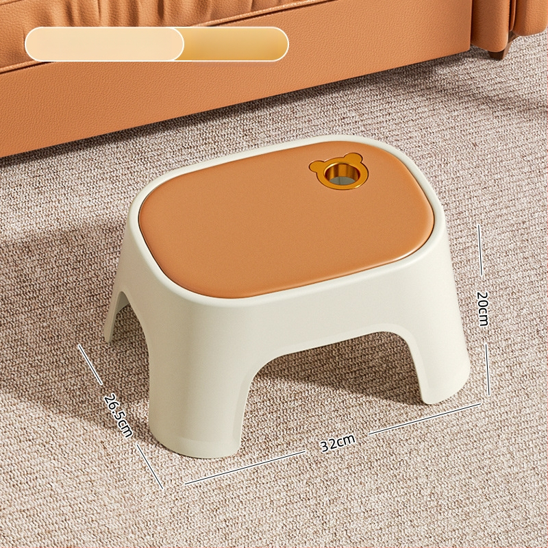 Plastikust taburet, mudel C4413A, mitte kokkupandav, koduseks kasutamiseks.