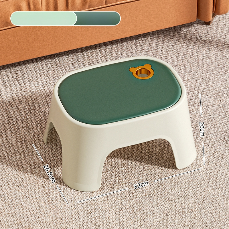 Plastikust taburet, mudel C4413A, mitte kokkupandav, koduseks kasutamiseks.