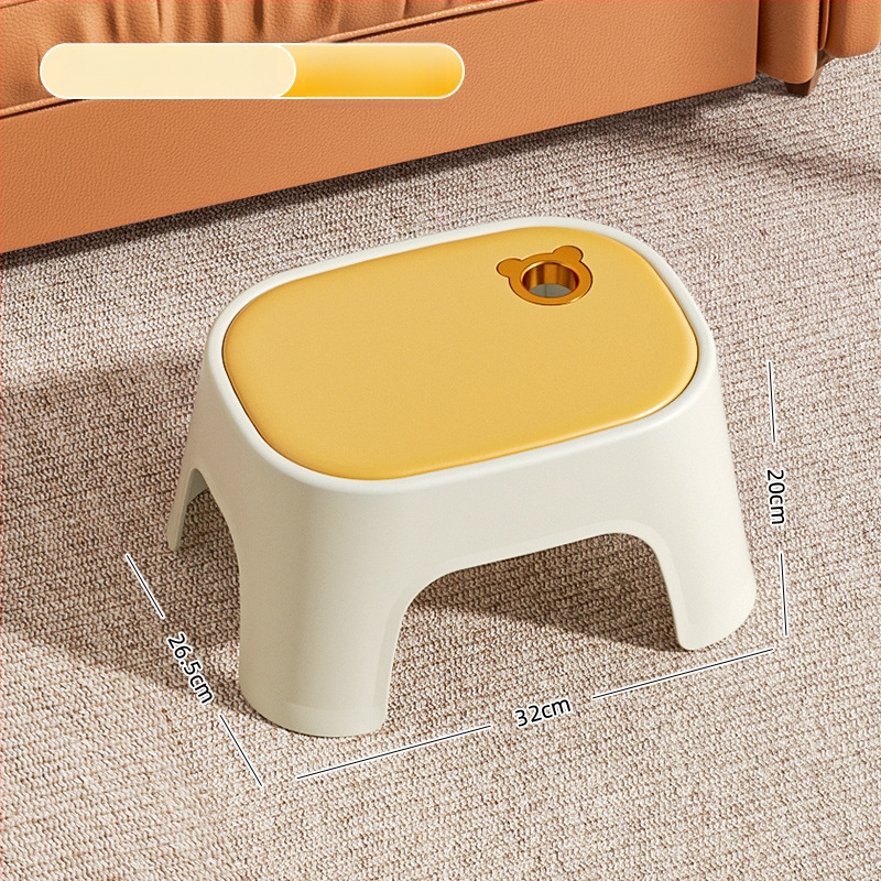 Plastikust taburet, mudel C4413A, mitte kokkupandav, koduseks kasutamiseks.