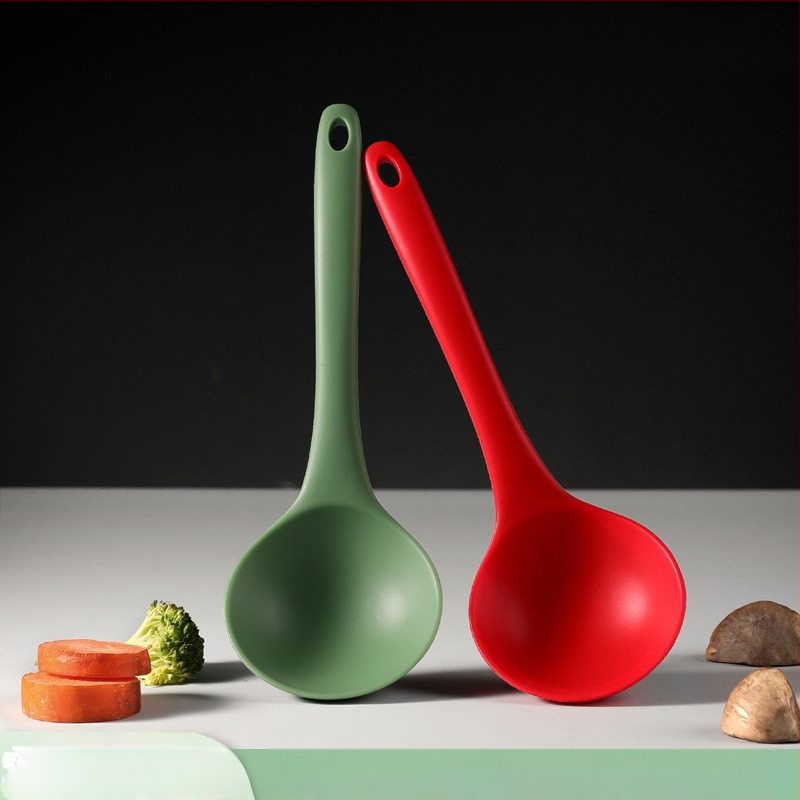 Virtuvės šaukštas - vieno gabalo platininio silikono, rankenėlė visiškai apgaubta platininio silikono, kodas 1005614846, modernus minimalistinis stilius