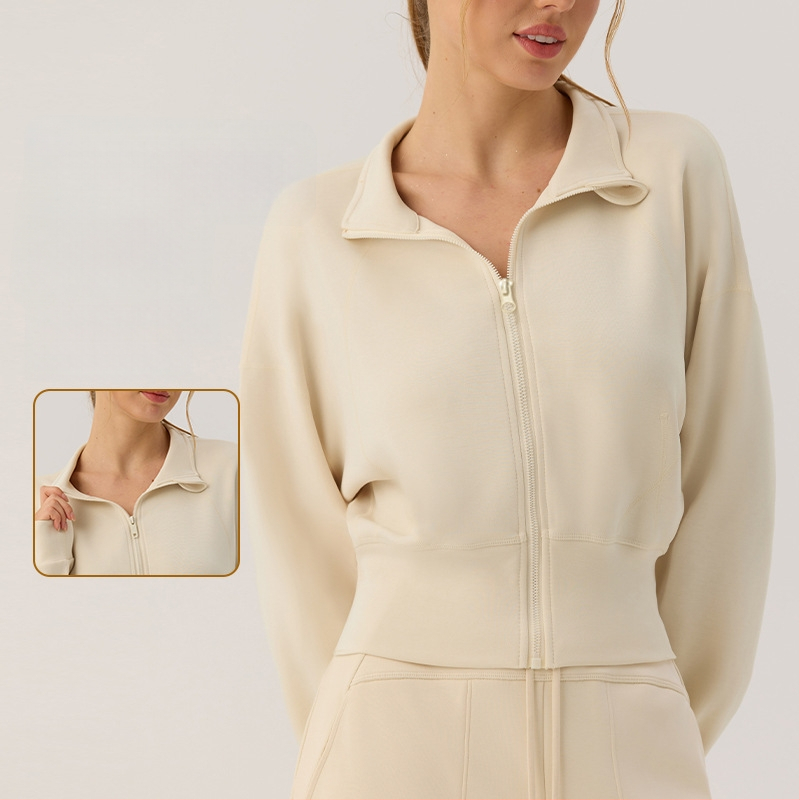 Moteriška žieminė striukė su stovimu apykakle ir užtrauktuku, lantern rankovėmis ir juosmens surišimu