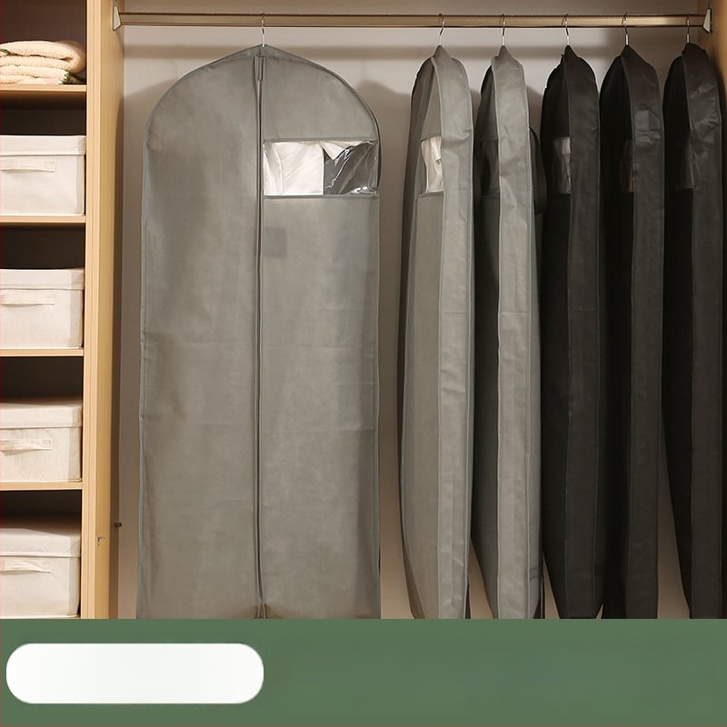 Putekļu aizsargājošs drēbēm ar caurspīdīgu logu, vienkāršs mūsdienīgs stils; PEVA materiāls; piemērots uzvalkam, mētelim, pūkainajam mētelim un līgavas kleitai; aizsardzība pret putekļiem un mitrumu; ceļojumiem un guļamistabai.