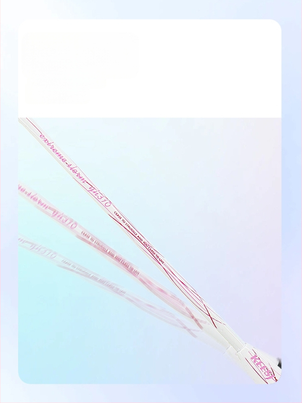 Badmintono raketė – anglies pluošto rėmas, svoris 85–89 g, tiesus smūgis, tinkama pradedantiesiems