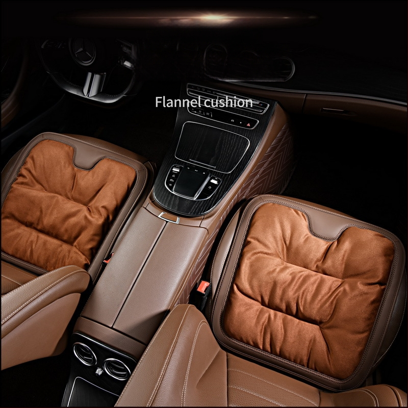 Automobilio sėdynės pagalvėlė - paviršius: vilnonė megztinė; užpildas: flanelės medvilnė; žiemai; komplektas iš kelių dalių