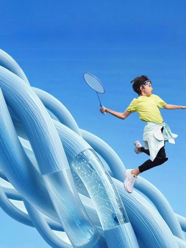 Badminton raketė, plieno lydinio rėmas, nailono virvės, svoris 95–100 g, tiesus kotas, vidutinis standumas