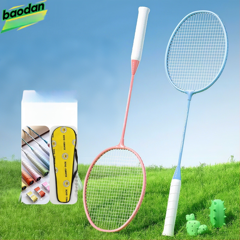 Badminton raketė, plieno lydinio rėmas, nailono virvės, svoris 95–100 g, tiesus kotas, vidutinis standumas