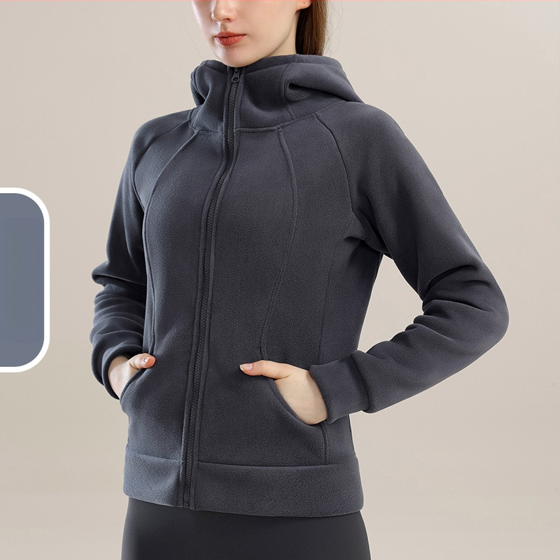 Moteriška stora sportinė striukė su gobtuvu žiemai – poliesterio išorinis audinys, poliesterio pamušalas, ilgos rankovės