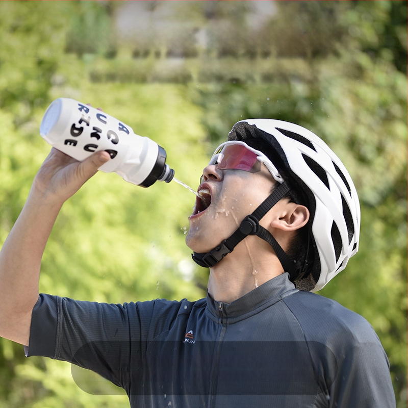 ACRUNU fľaša na vodu pre bicykel so stlačiteľným dizajnom — veľká kapacita, bezpečnostný zámok, hrubšie dno, vhodná pre horské a cestné bicykle.