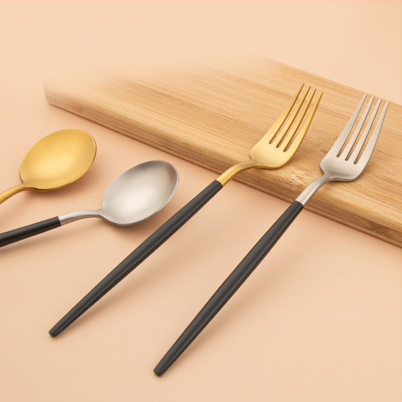 304 nerūdijančio plieno indų rinkinys: šaukštas, šakutė ir desertinis šaukštas, veidrodinis poliravimas