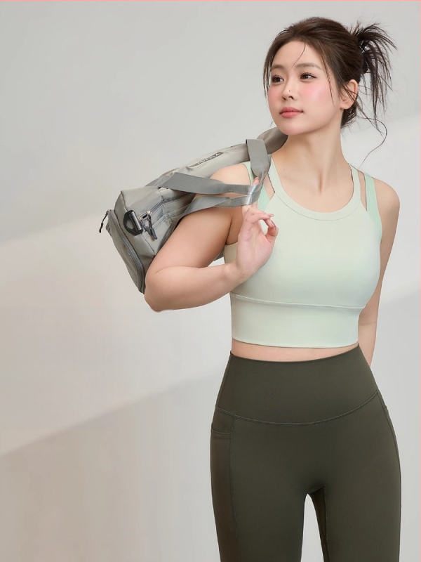 Plus dydžio moterų sportinių liemenėlė ir šortų komplektas (be rankovių; medžiaga: nailonas/spandeksas 78/22; įdėta krūties pagalvėlė)