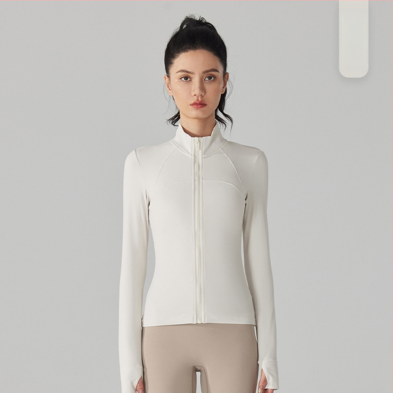 Moteriška striukė su fleece pamušalu, nailono-velūro išorė, aukštas apykaklė, priekinis užtrauktukas.