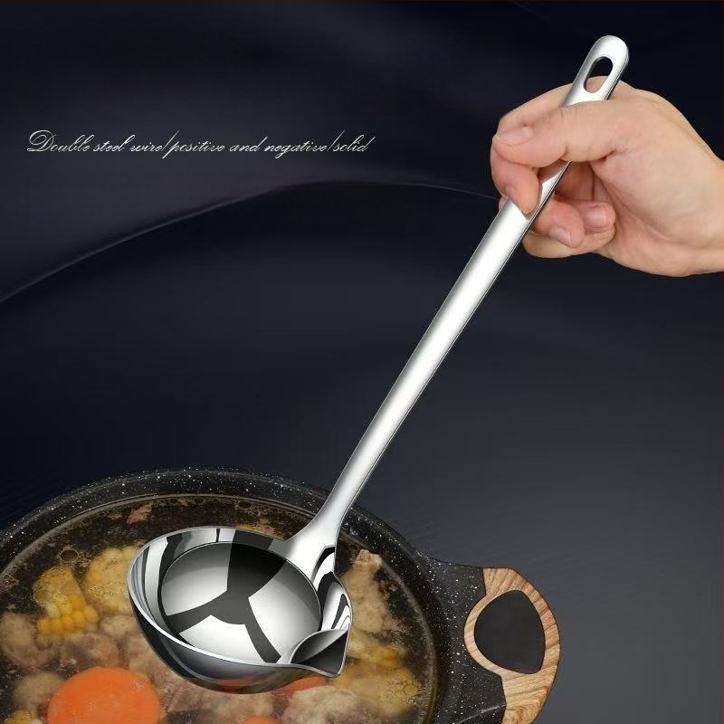 Nerūdijančio plieno aliejaus atskyrimo šaukštas su integruotu filtru – virtuvės šaukštas, modernus minimalistinis stilius