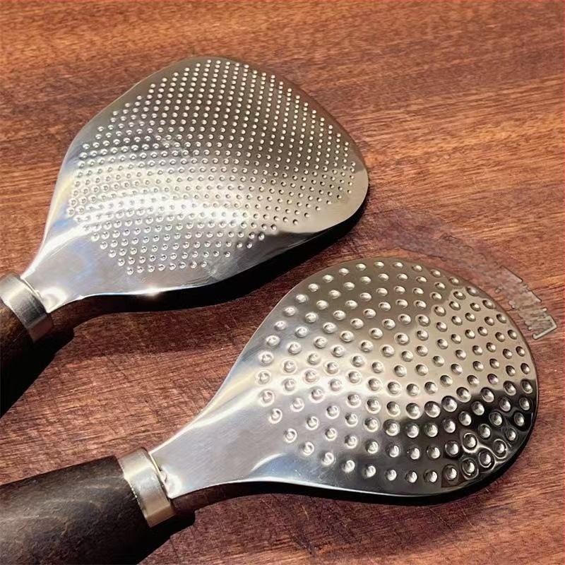 Ryžių šaukštas su medine rankena ir nerūdijančio plieno galvute, vertikalus stovelis, atsparus aukštoms temperatūroms, tinkamas elektriniam ryžių virimo puodui