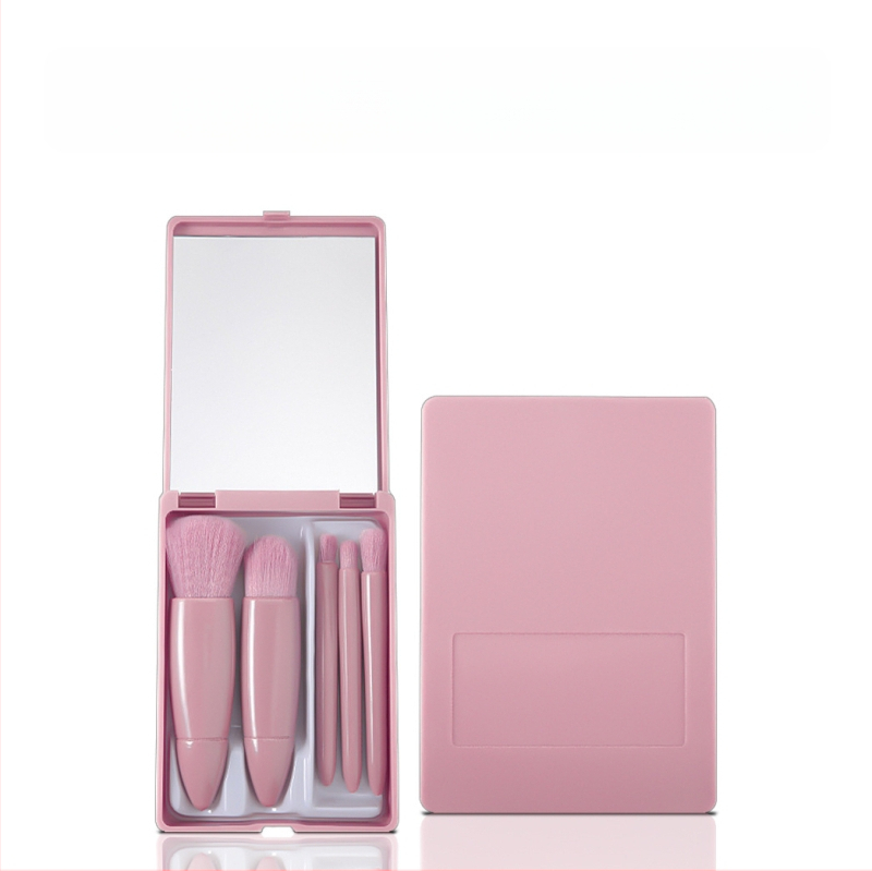 5 dalių makiažo šepetėlių rinkinys su minkštomis sintetinių šerelių, plastmasine rankenėle, nešiojama dėžutė