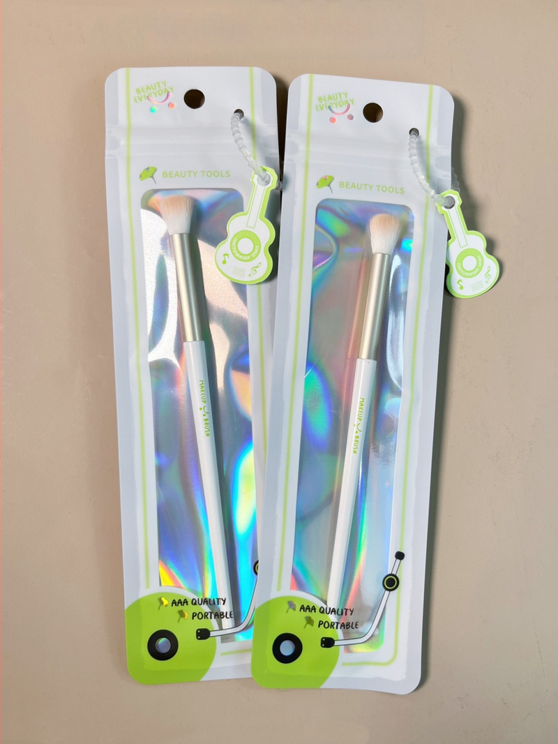 Keqi korektoriaus šepetėlių rinkinys — nešiojamas, sintetiniai pluoštai, medinė rankena, nešiojimo krepšys